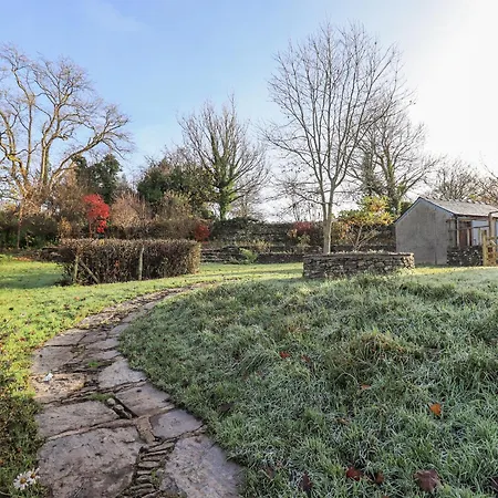 بيت للعطل Yew *