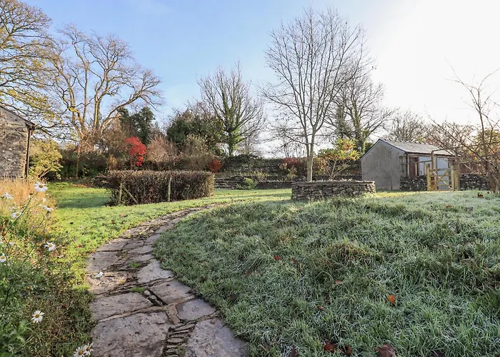 بيت للعطل Yew *