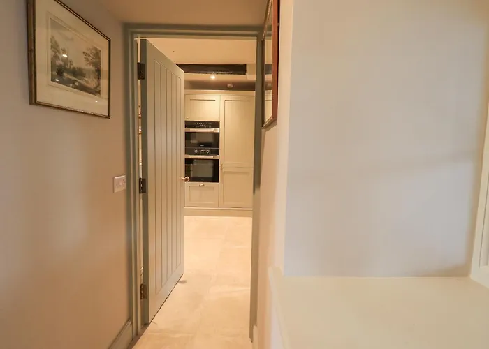 بيت للعطل Yew *