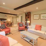 Casa de Férias Yew *